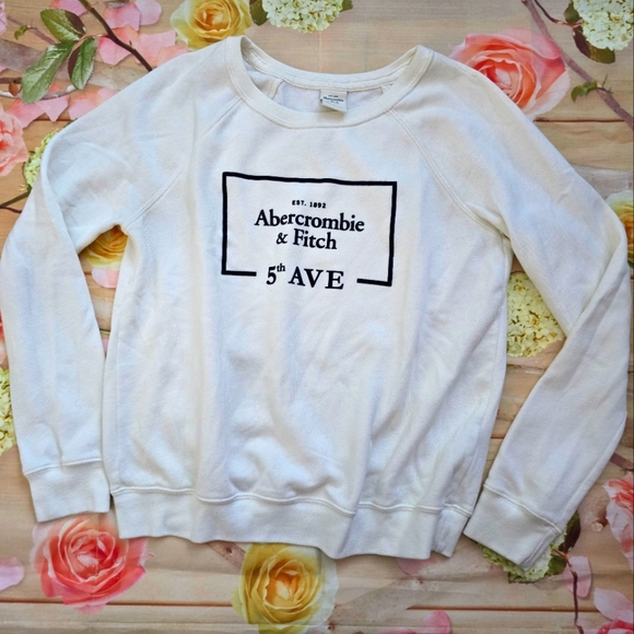 Abercrombie & Fitch Tops - Abercrombie & Fitch sweatshirt